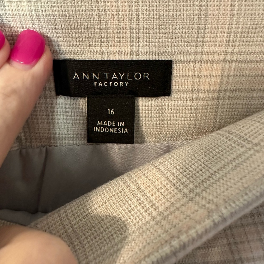 Ann Taylor pencil skirt - Picture 3 of 4